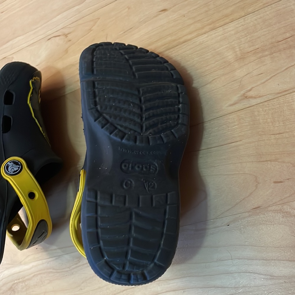 Batman Crocs - Picture 6 of 7